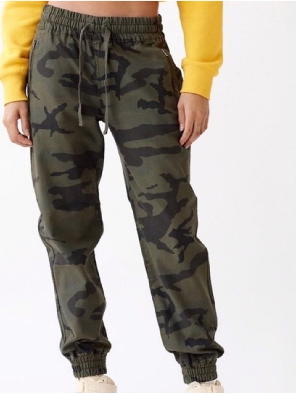 TNA Aritzia Alix Camo Mid Rise Jogger Pants Green Cargo Size Medium